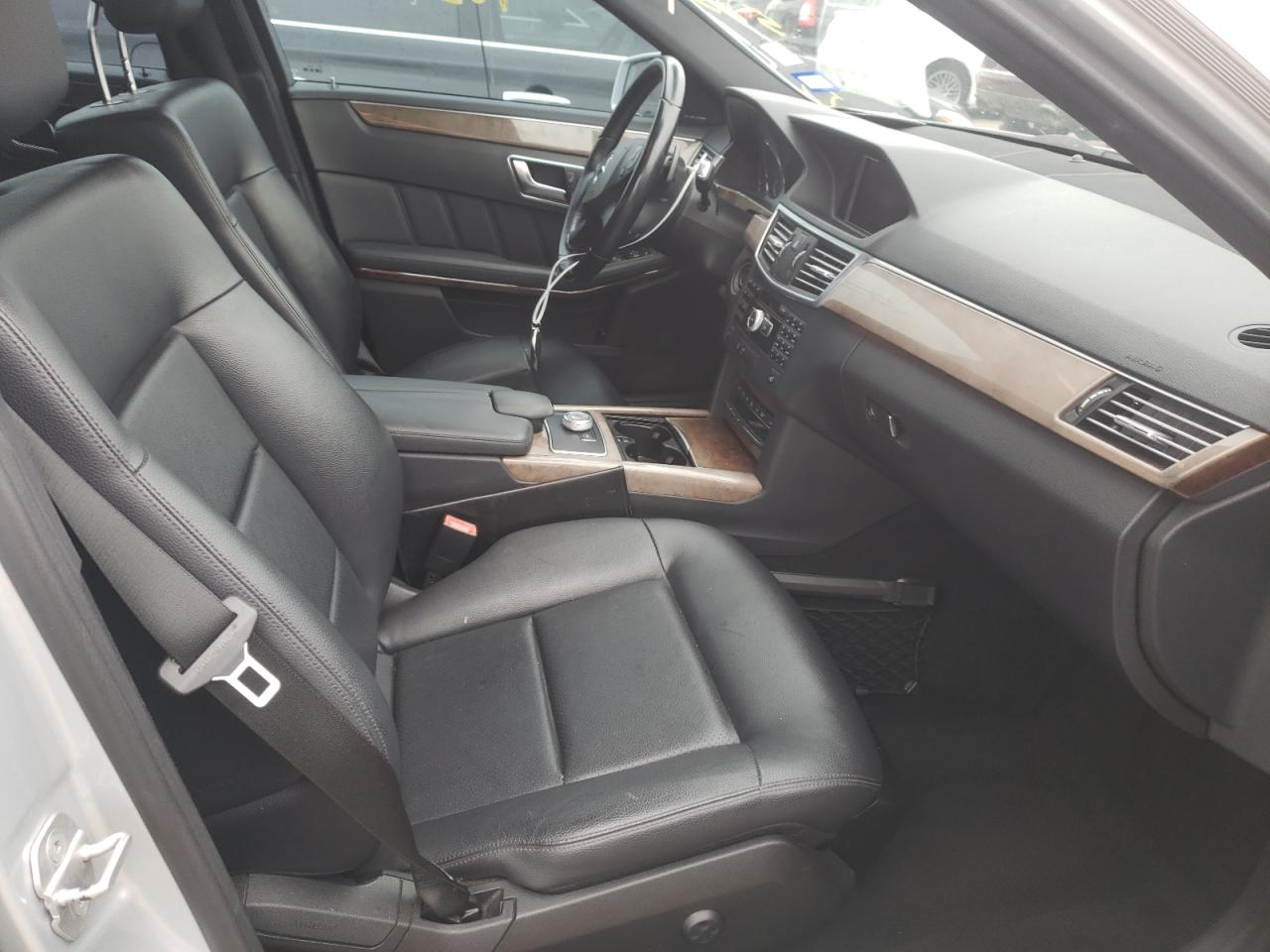 Photo 5 from auction – 2012 MERCEDES-BENZ E 350 BLUE with VIN WDDHF2EB0CA596352