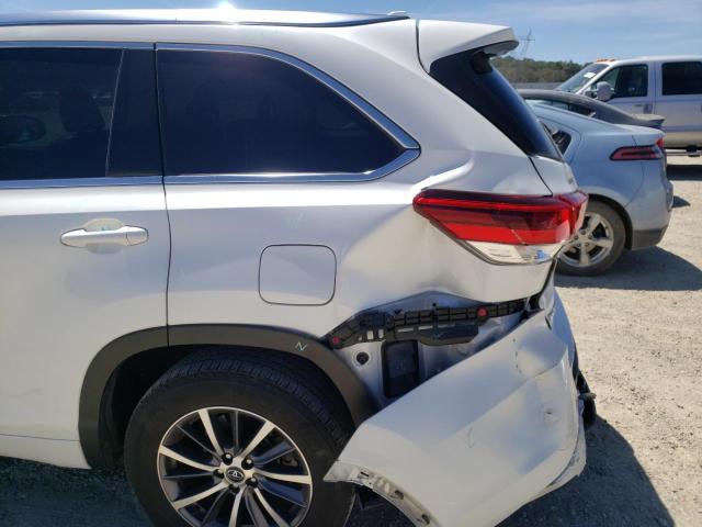 Photo 9 from auction – 2018 TOYOTA HIGHLANDER with VIN 5TDKZRFH1JS279960