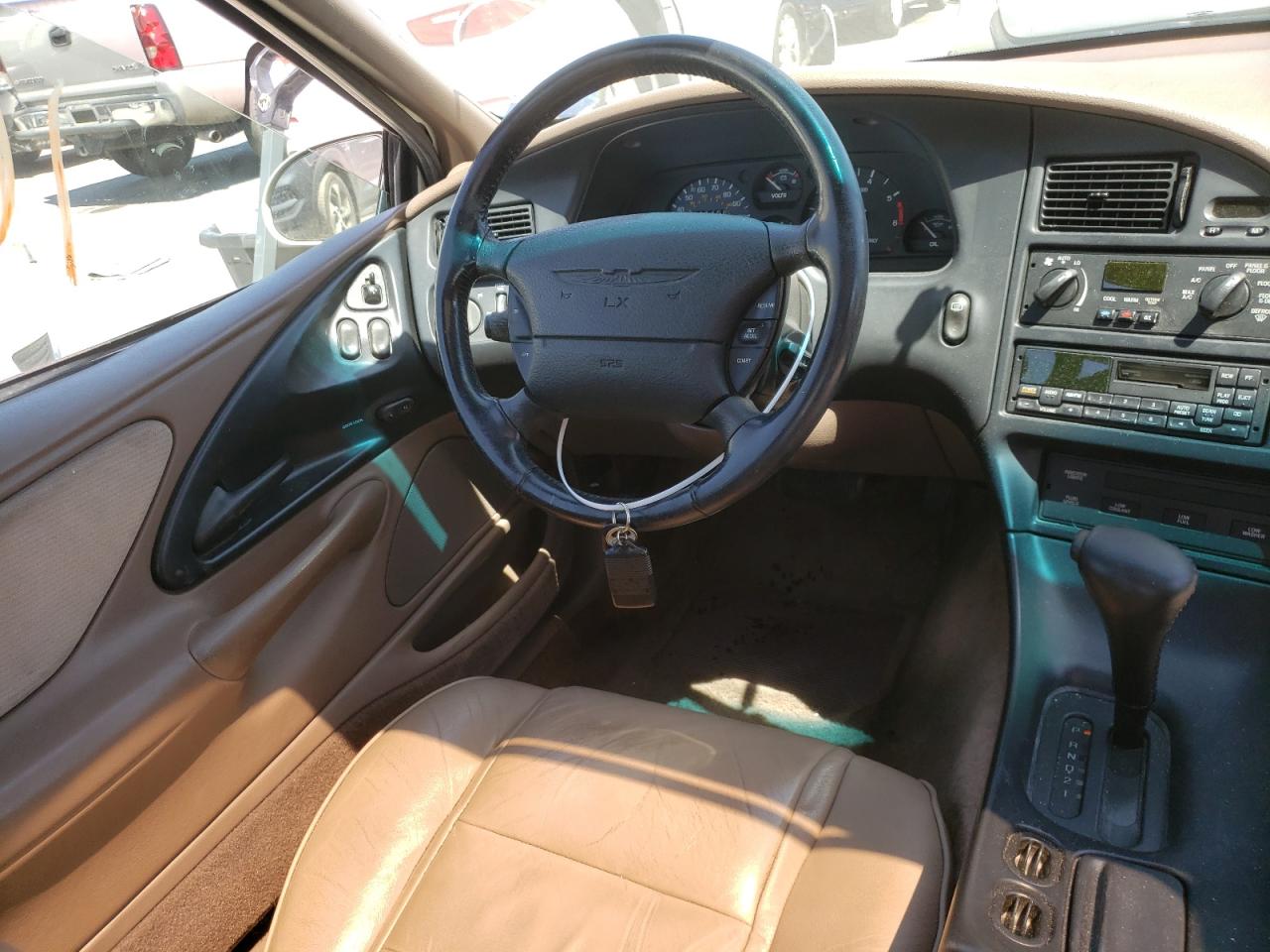 Photo 9 from auction – 1995 FORD THUNDERBIR with VIN 1FALP62WXSH200956