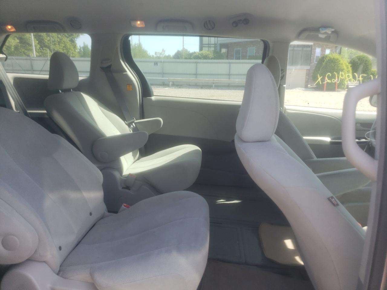 Photo 6 from auction – 2012 TOYOTA SIENNA with VIN 5TDKA3DC0CS011593