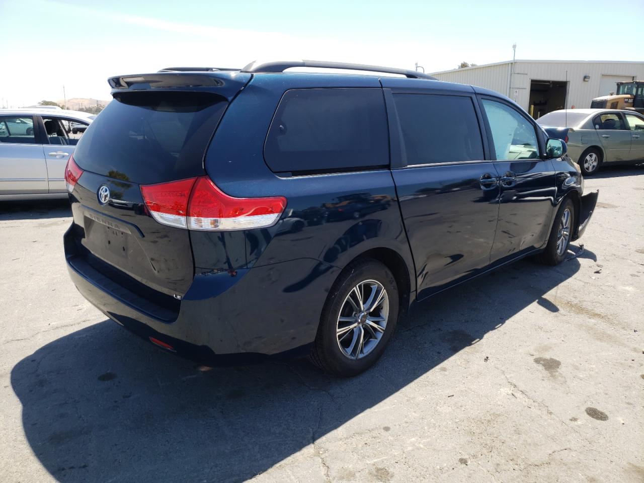 Photo 4 from auction – 2012 TOYOTA SIENNA LE with VIN 5TDKK3DC2CS177370