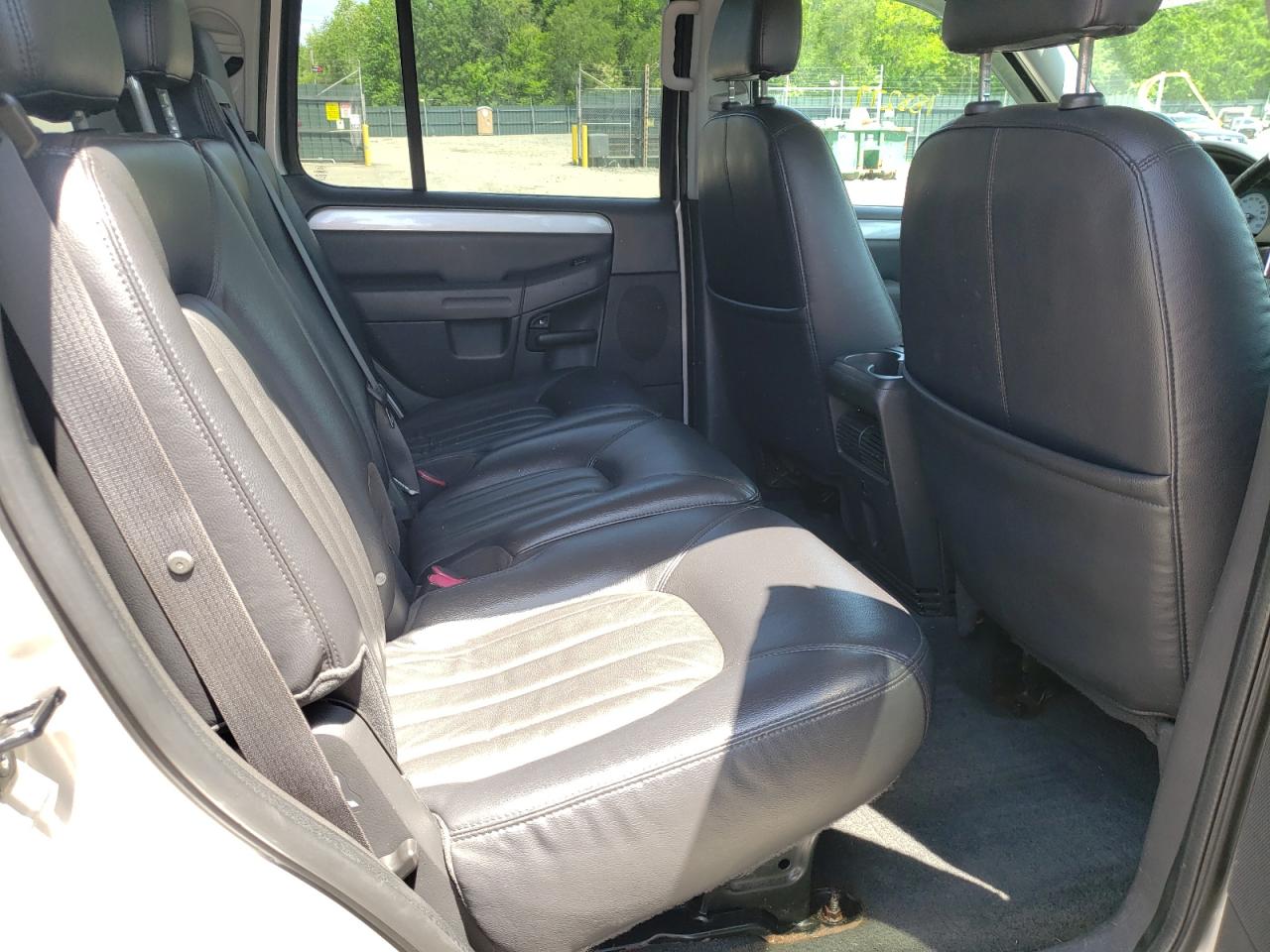 Photo 6 from auction – 2005 MERCURY MOUNTAINEE with VIN 4M2ZU86E25UJ05551