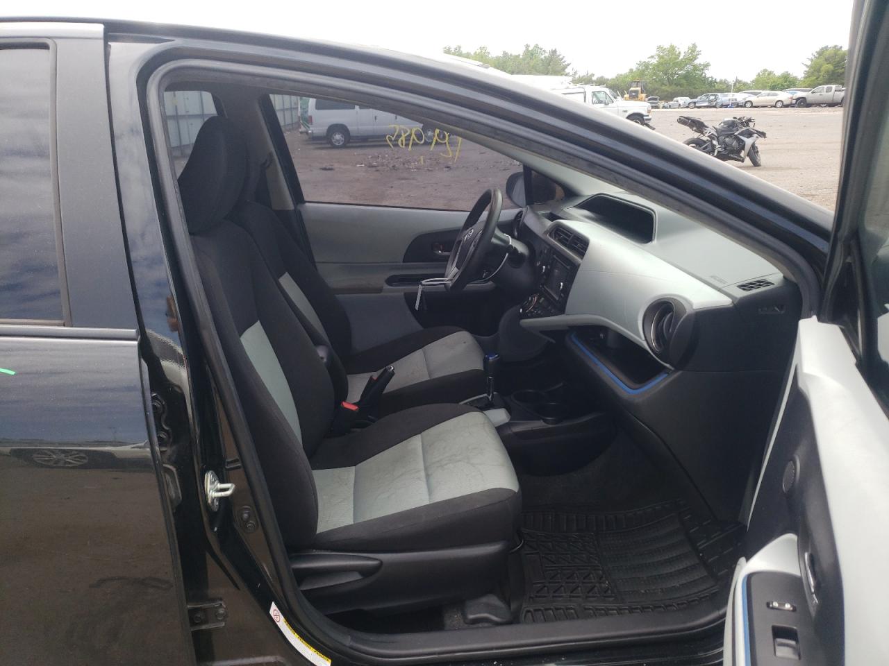 Photo 5 from auction – 2012 TOYOTA PRIUS C with VIN JTDKDTB33C1521699