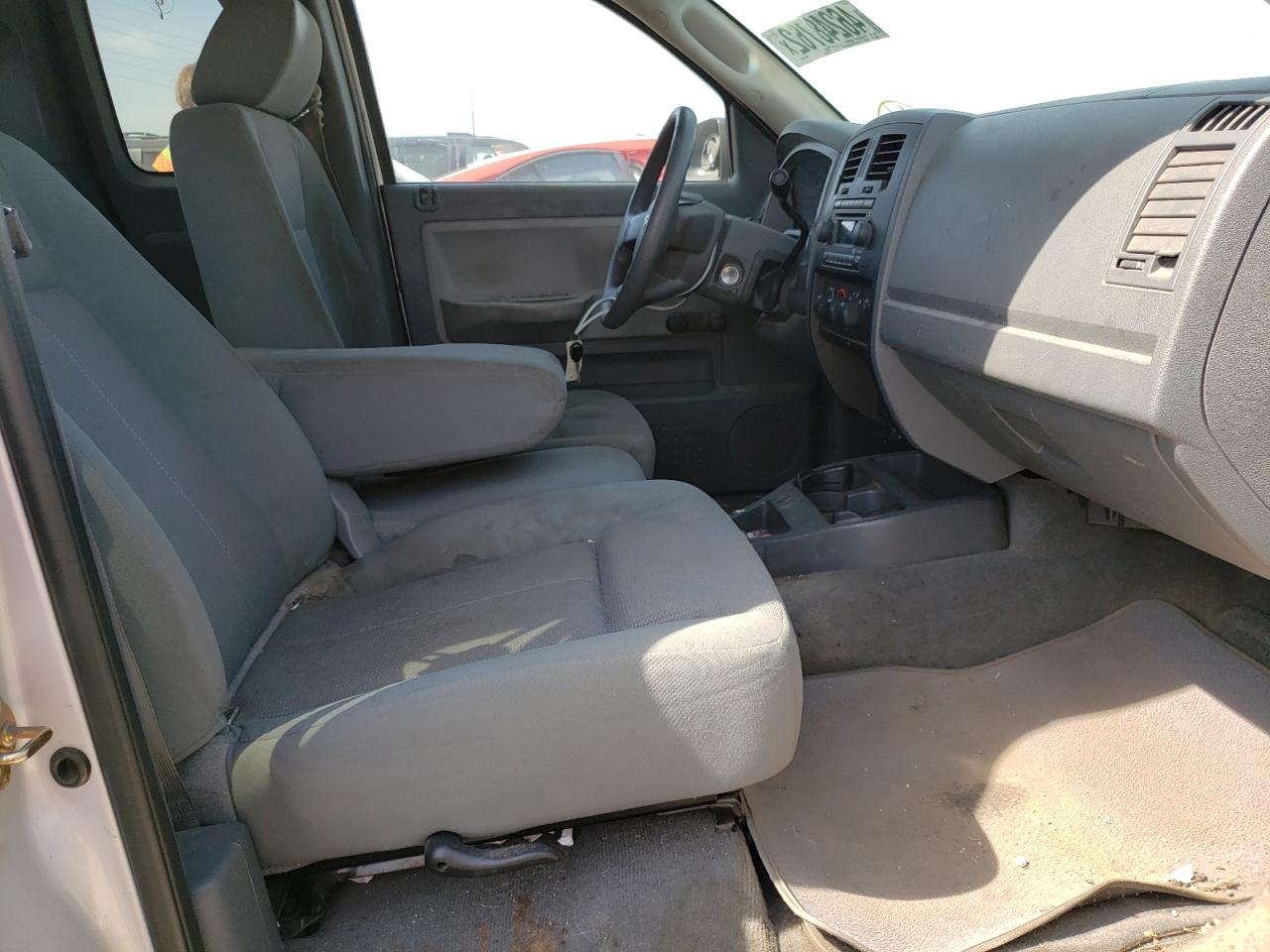Photo 5 from auction – 2005 DODGE DAKOTA ST with VIN 1D7HE22K75S309335