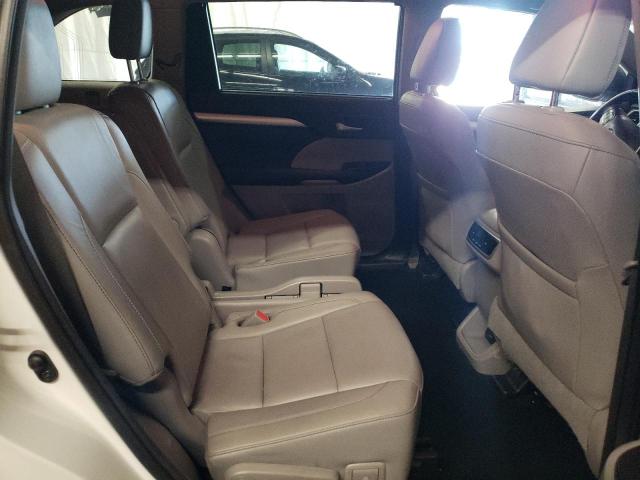 Photo 6 from auction – 2017 TOYOTA HIGHLANDER with VIN 5TDJZRFH3HS511237