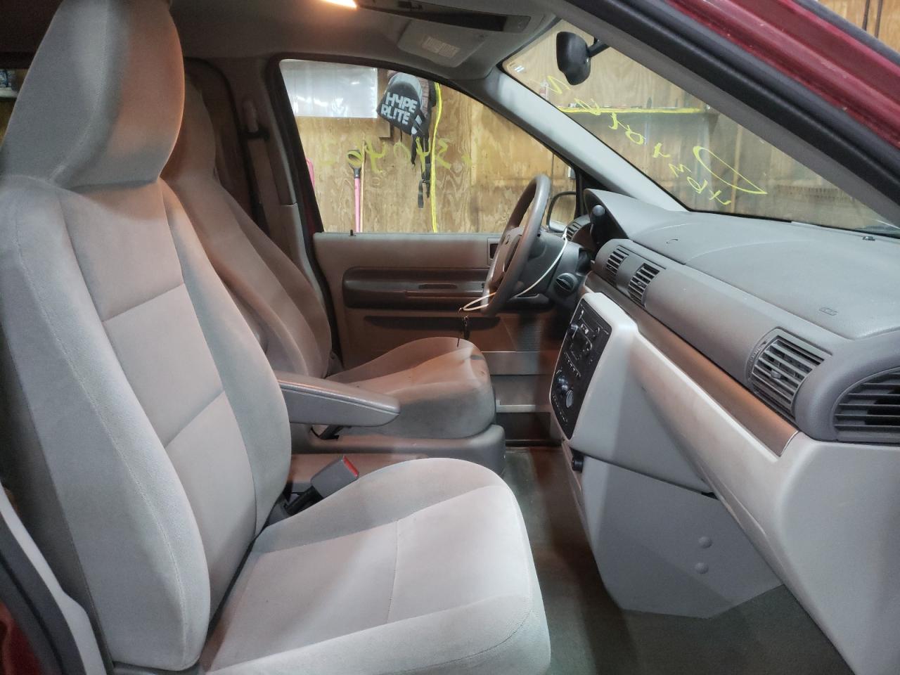 Photo 5 from auction – 2004 FORD FREESTAR S with VIN 2FMZA576X4BB05737