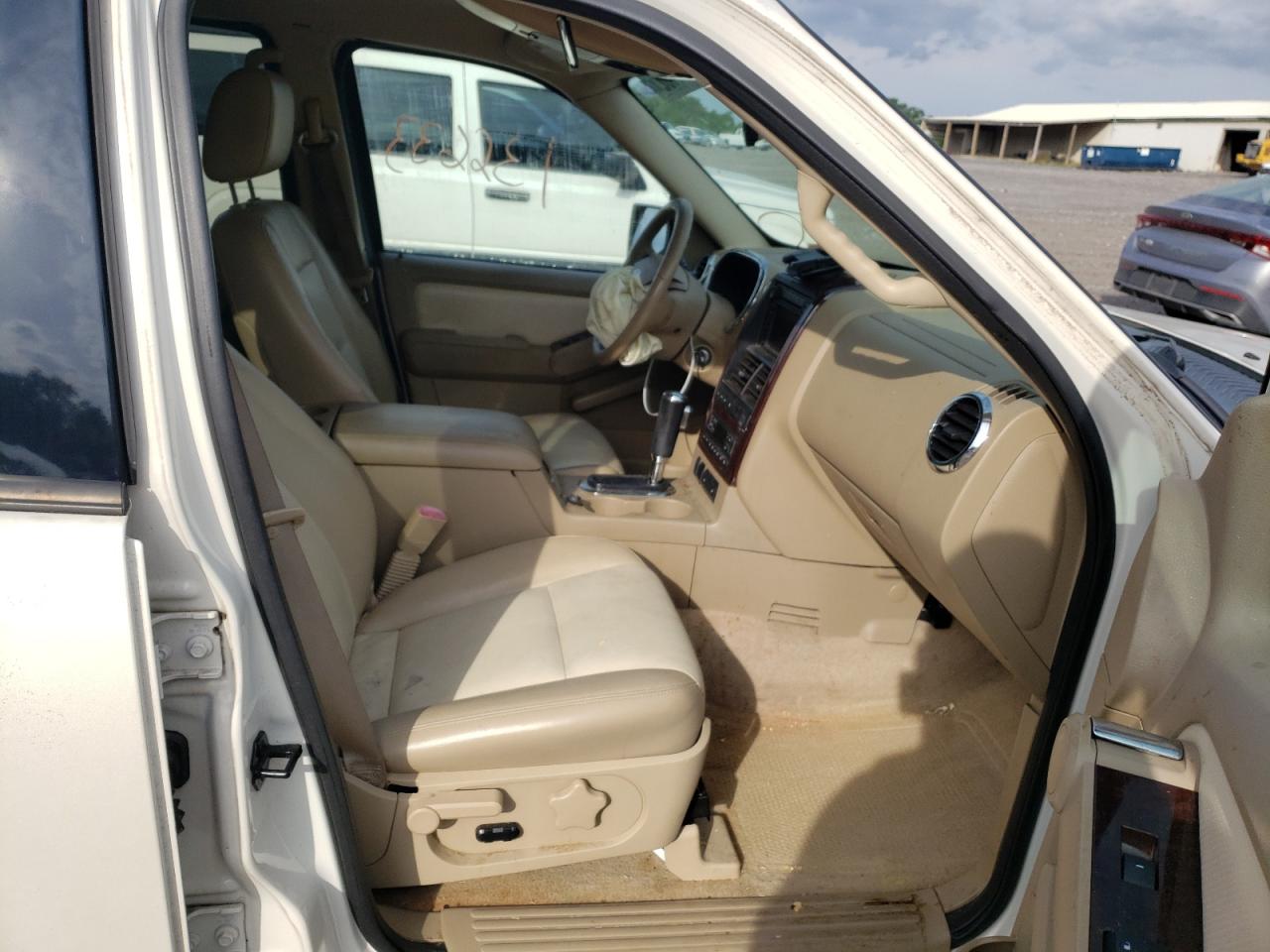 Photo 17 from auction – 2007 FORD EXPLORER L with VIN 1FMEU65817UA89409