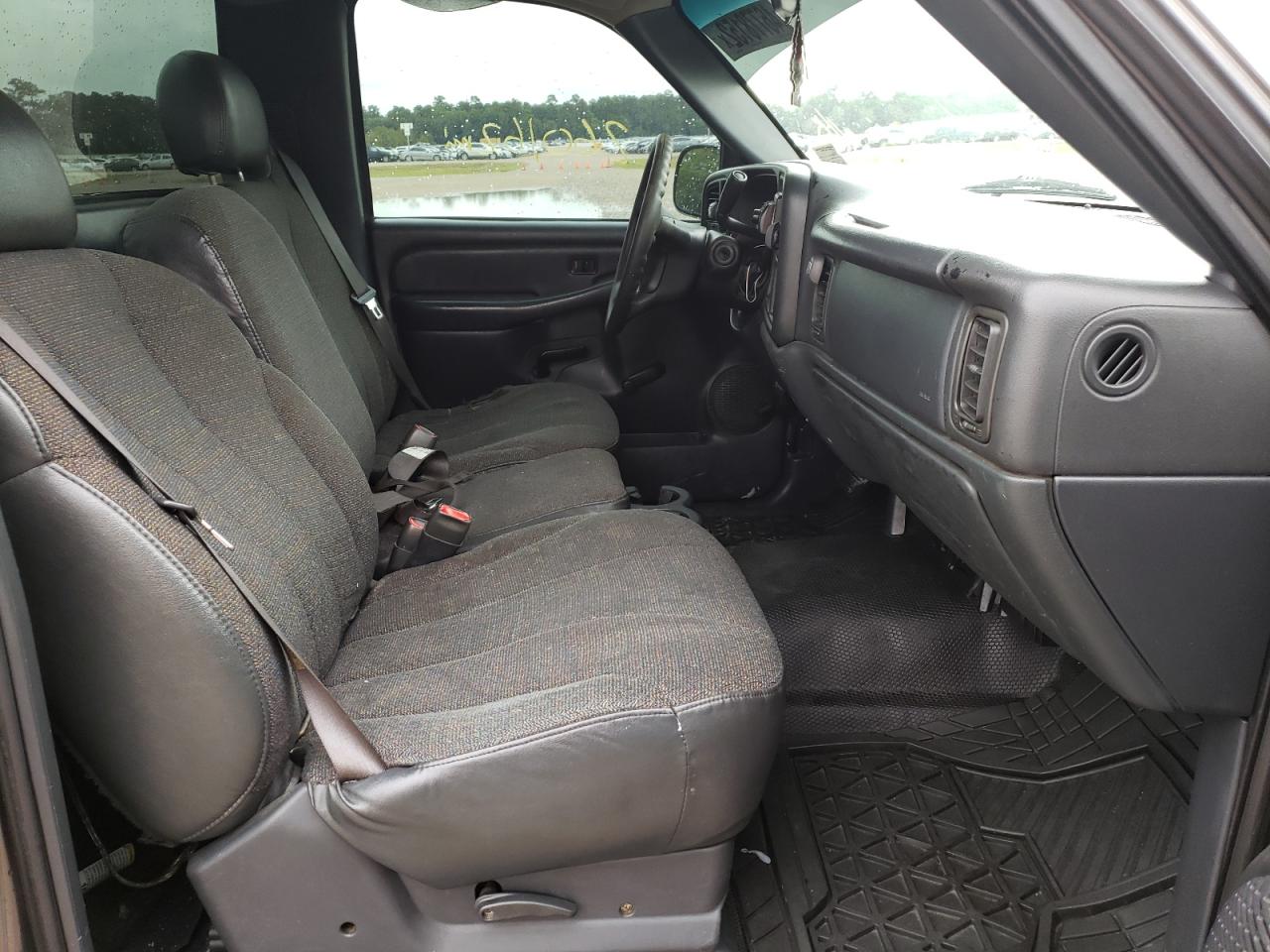 Photo 5 from auction – 2001 CHEVROLET SILVERADO with VIN 1GCEC14W41Z296915