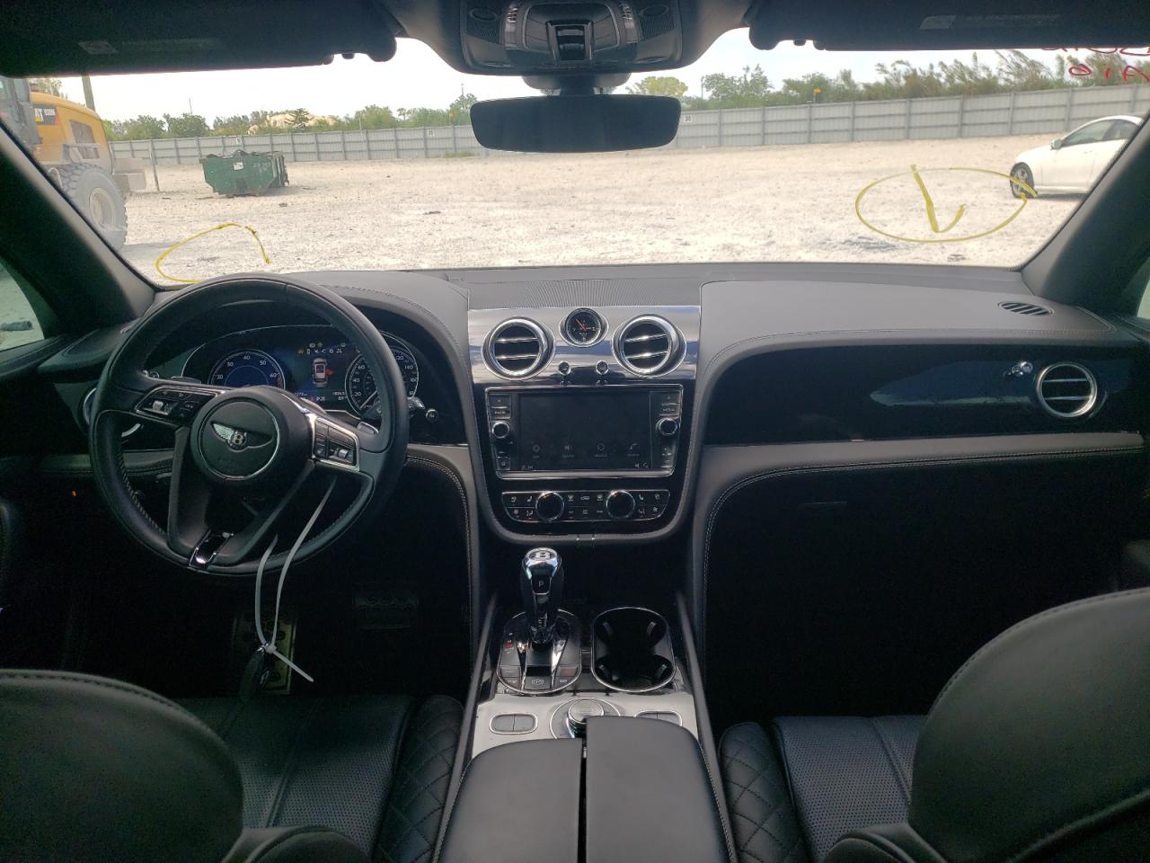 Photo 9 from auction – 2017 BENTLEY BENTAYGA with VIN SJAAC2ZV3HC013908