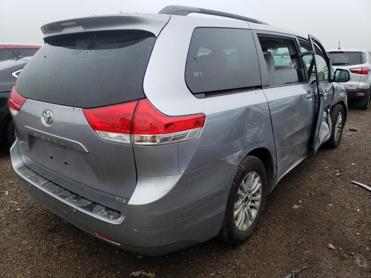 Photo 4 from auction – 2011 TOYOTA SIENNA XLE with VIN 5TDYK3DC8BS010584
