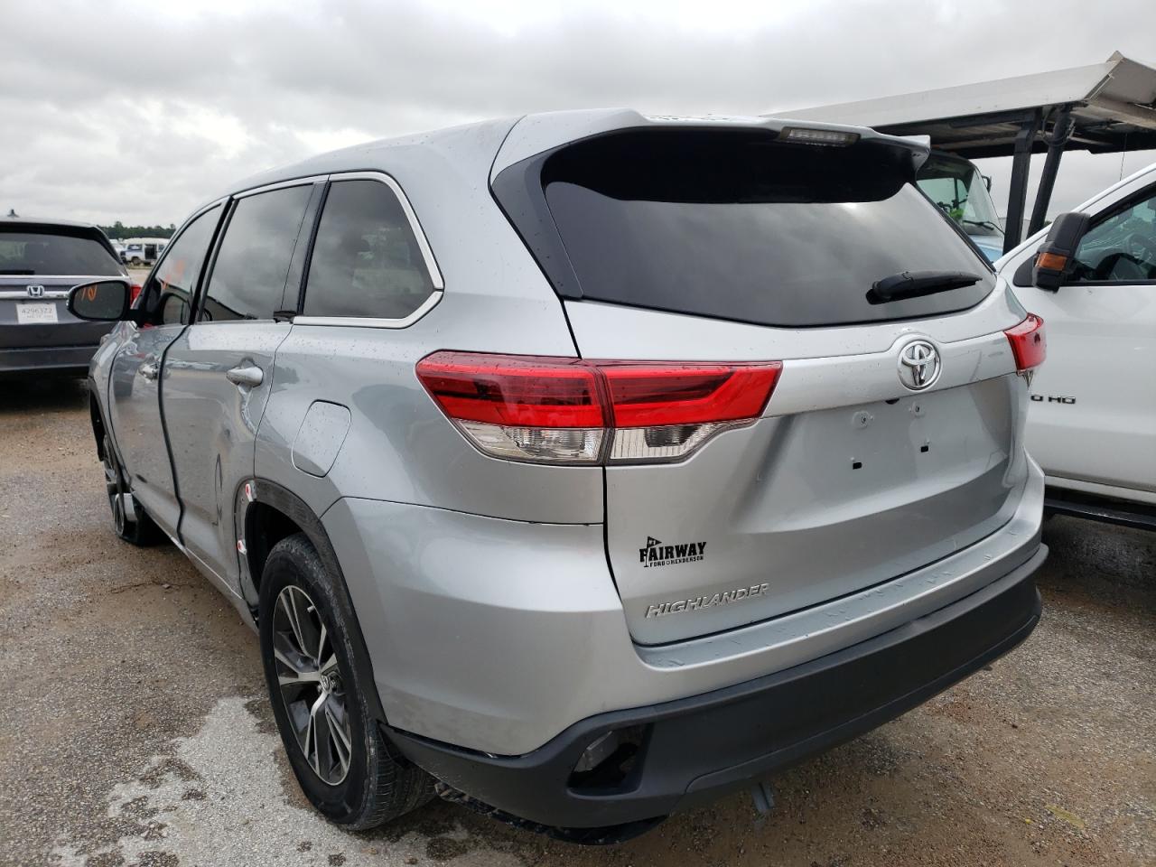 Фото 3 с аукциона – 2018 TOYOTA HIGHLANDER с VIN 5TDZARFH0JS033486