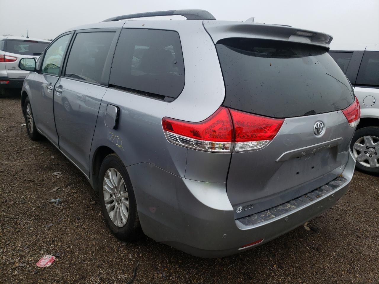 Photo 3 from auction – 2011 TOYOTA SIENNA XLE with VIN 5TDYK3DC8BS010584