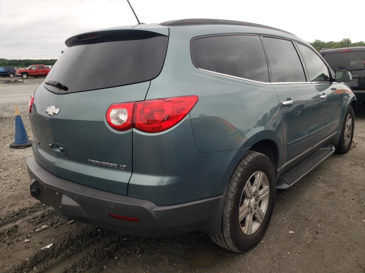 Photo 4 from auction – 2009 CHEVROLET TRAVERSE L with VIN 1GNER23D59S132895