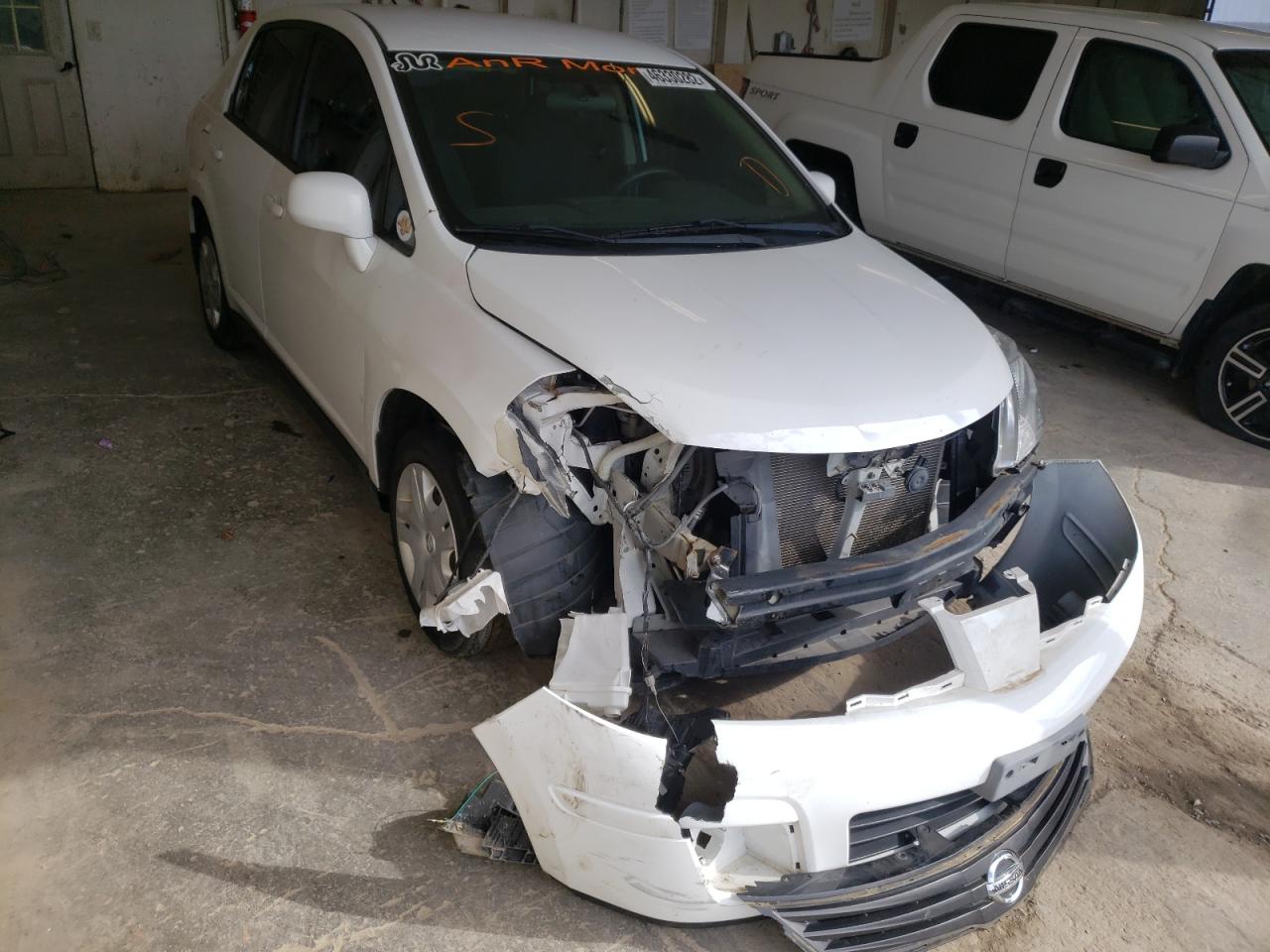 NISSAN VERSA S 2011 مع رقم تعريف المركبة 3N1BC1APXBL438020 - صورة من المزاد