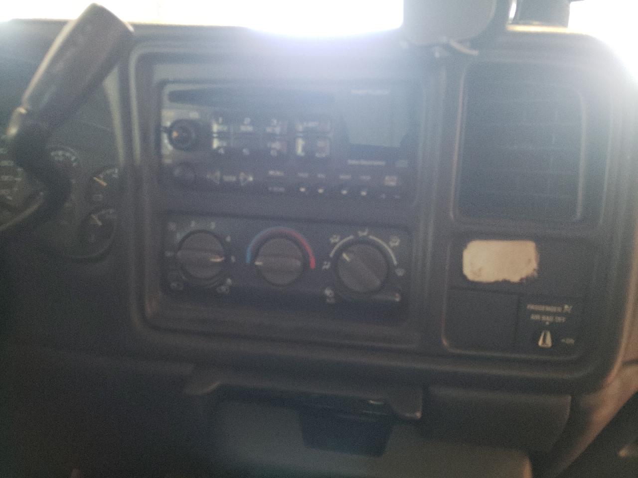 Photo 9 from auction – 2000 GMC NEW SIERRA with VIN 1GTEK19V6YE379900