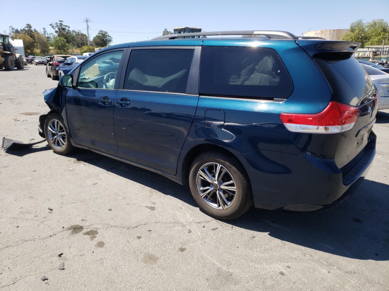 Photo 3 from auction – 2012 TOYOTA SIENNA LE with VIN 5TDKK3DC2CS177370