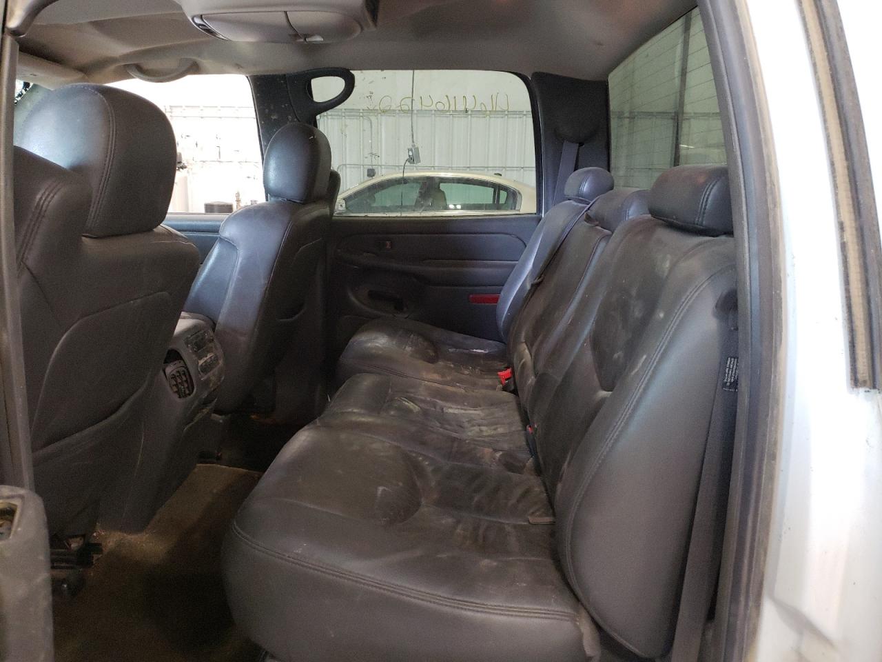 Photo 6 from auction – 2004 CHEVROLET SILVERADO with VIN 2GCEK13T141328730