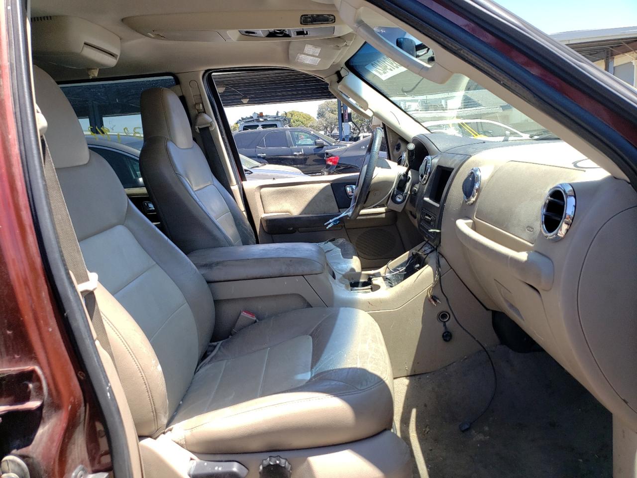 Zdjęcie 5 z aukcji – 2006 FORD EXPEDITION z VIN 1FMPU17516LA27723