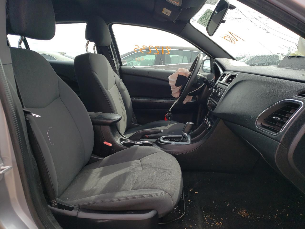 Photo 5 from auction – 2014 CHRYSLER 200 LX with VIN 1C3CCBAB3EN207156
