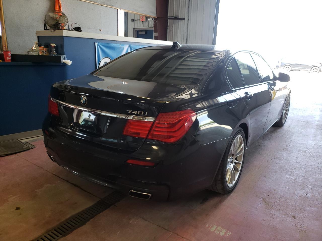 صورة رقم 4 من المزاد - 2011 BMW 740 I مع VIN WBAKA4C51BC392103