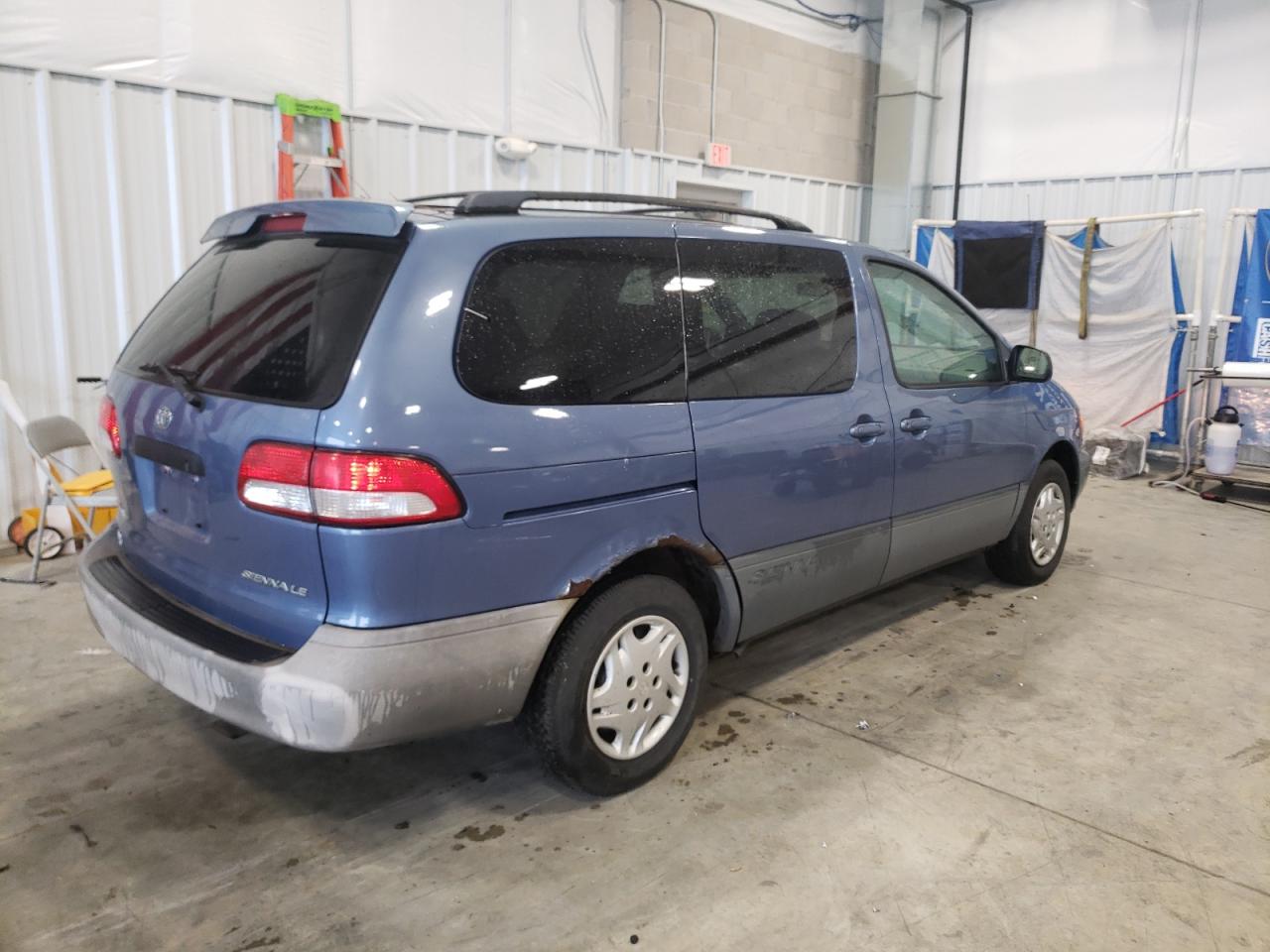 Photo 17 from auction – 2002 TOYOTA SIENNA LE with VIN 4T3ZF13C82U487643