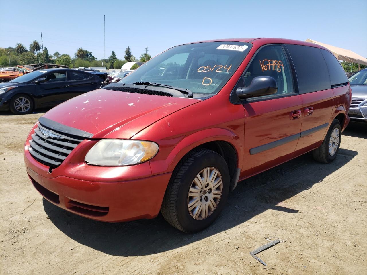 Photo 2 from auction – 2006 CHRYSLER TOWN & COU with VIN 1A4GP45RX6B757679