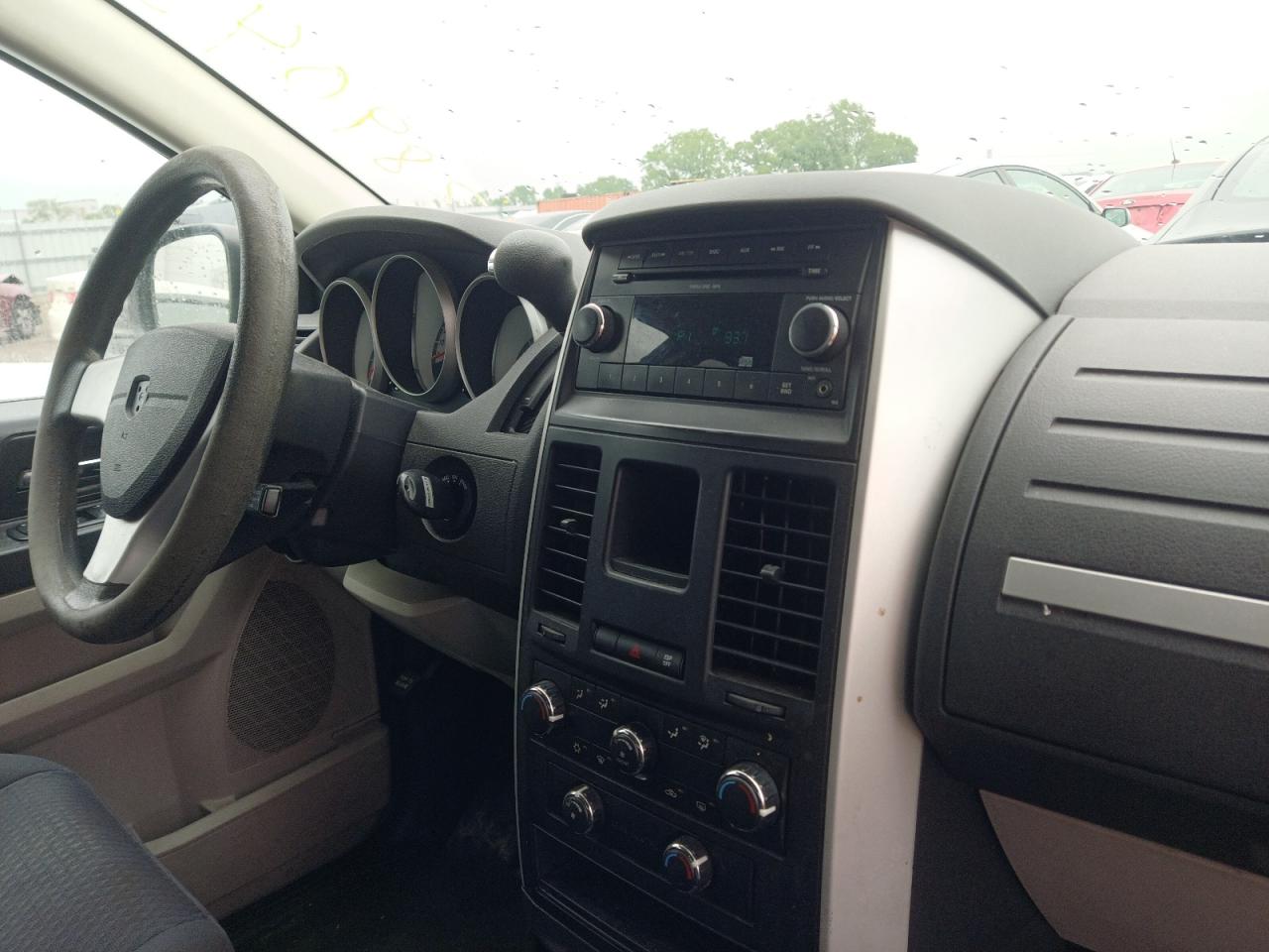 Photo 9 from auction – 2010 DODGE GRAND CARA with VIN 2D4RN4DE1AR236415