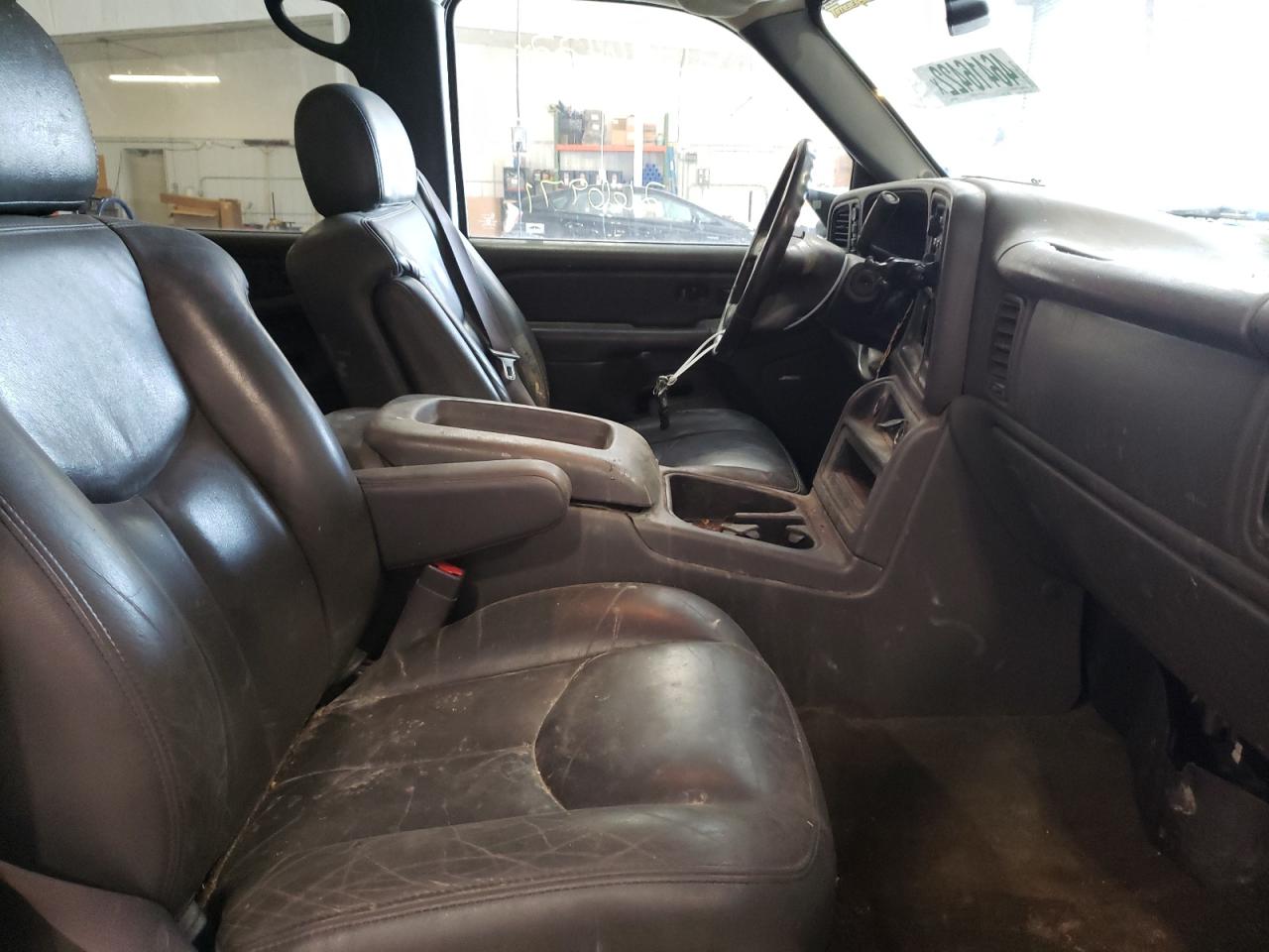 Photo 5 from auction – 2004 CHEVROLET SILVERADO with VIN 2GCEK13T141328730