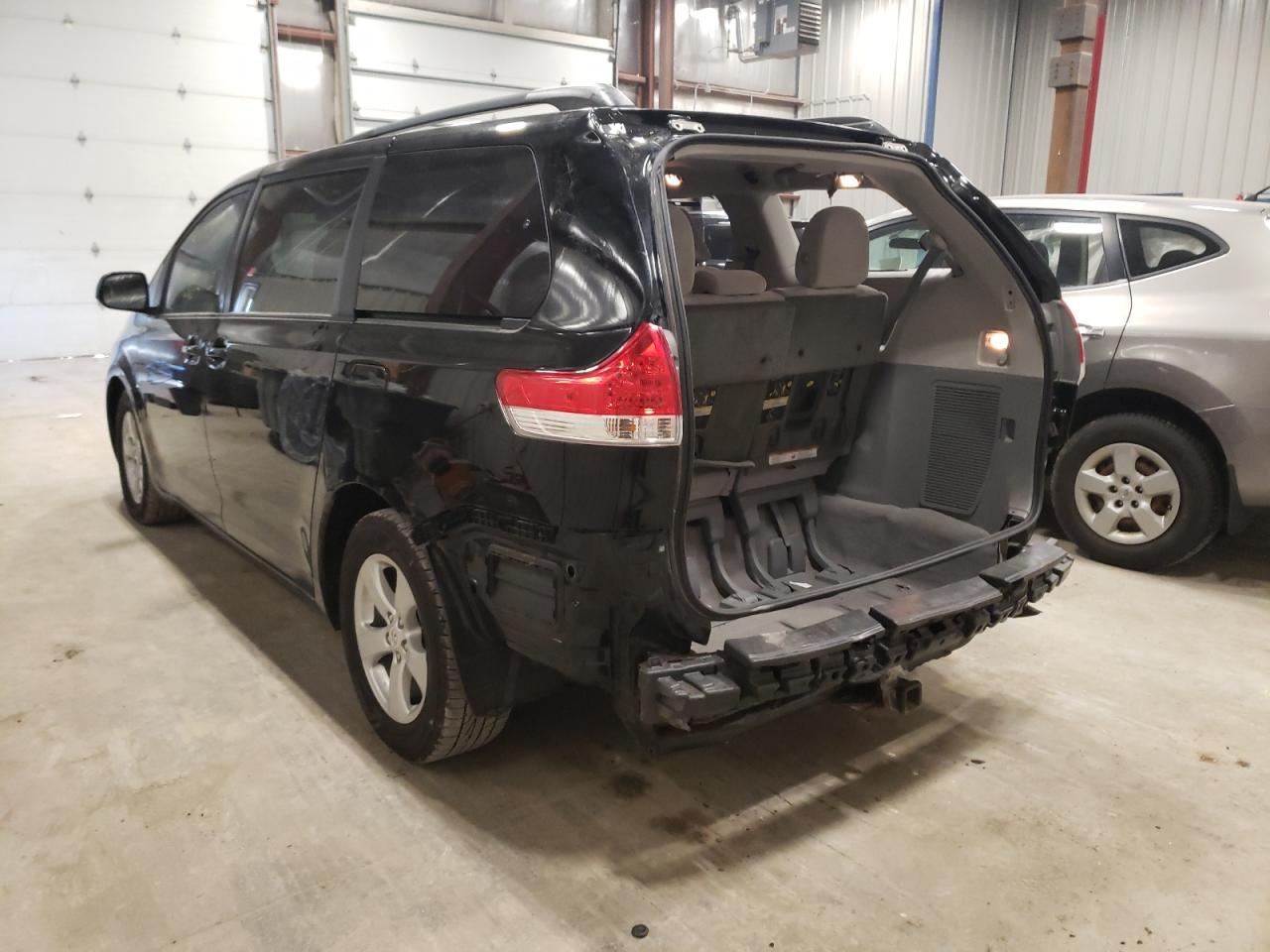 Photo 3 from auction – 2011 TOYOTA SIENNA LE with VIN 5TDKK3DC7BS072564