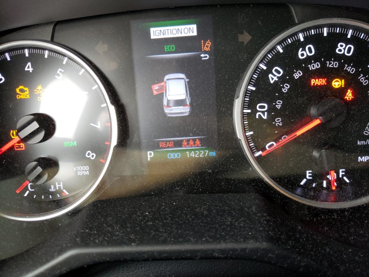 Photo 8 from auction – 2021 TOYOTA RAV4 XLE with VIN 2T3W1RFV2MC101932