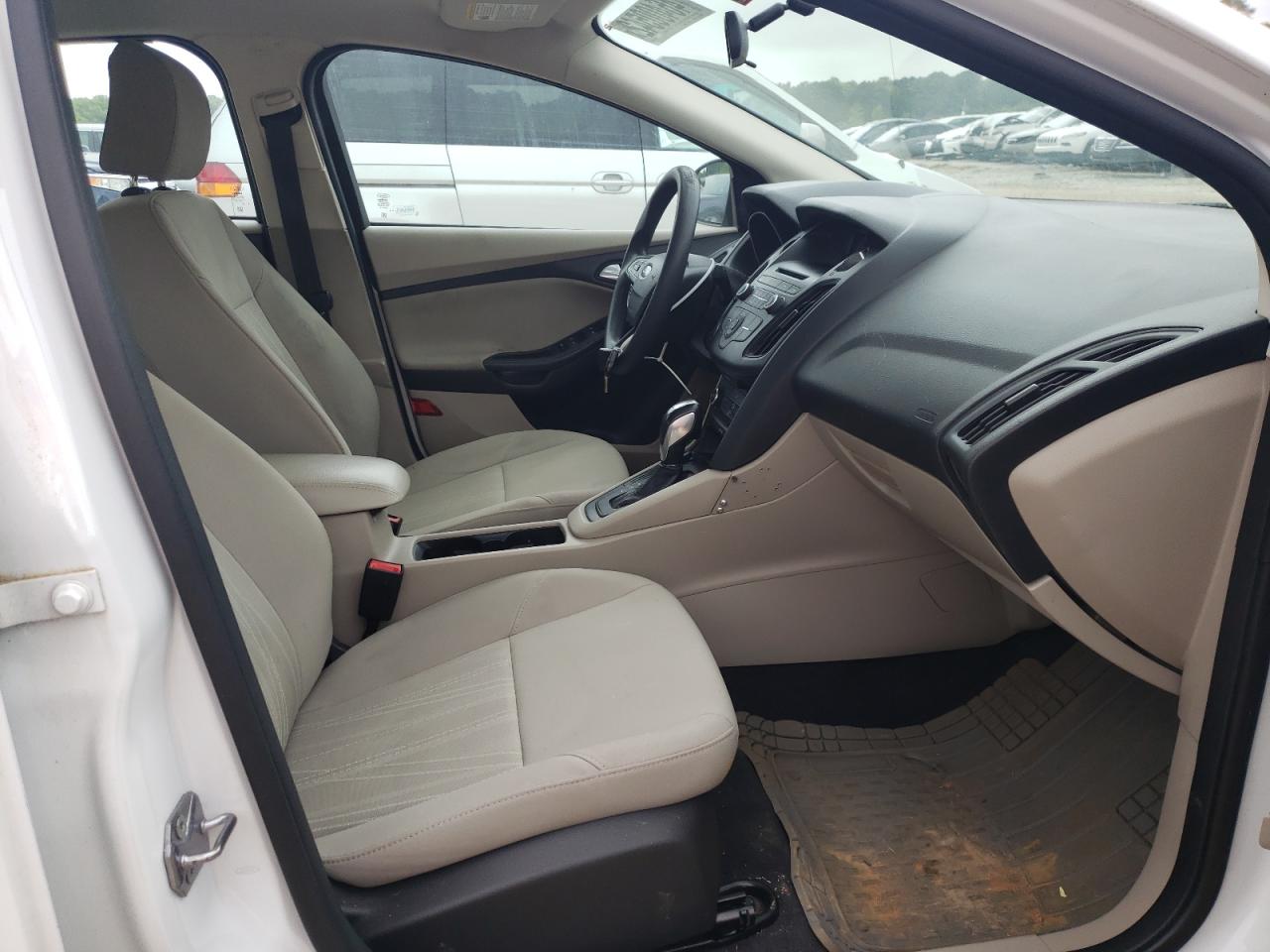 Photo 5 from auction – 2015 FORD FOCUS SE with VIN 1FADP3F29FL227546