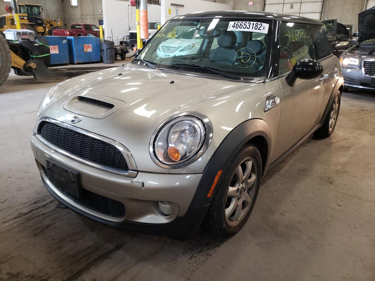 Photo 2 from auction – 2010 MINI COOPER S with VIN WMWMF7C56ATZ71176