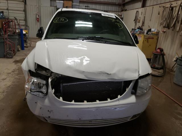 Photo 9 from auction – 2002 CHRYSLER TOWN & COU with VIN 2C4GP54L42R774904