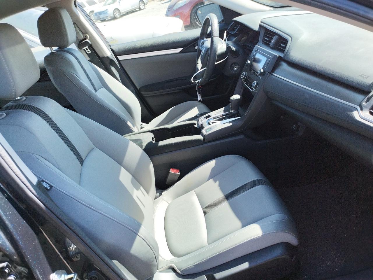 Photo 5 from auction – 2016 HONDA CIVIC LX with VIN 19XFC2F51GE202444