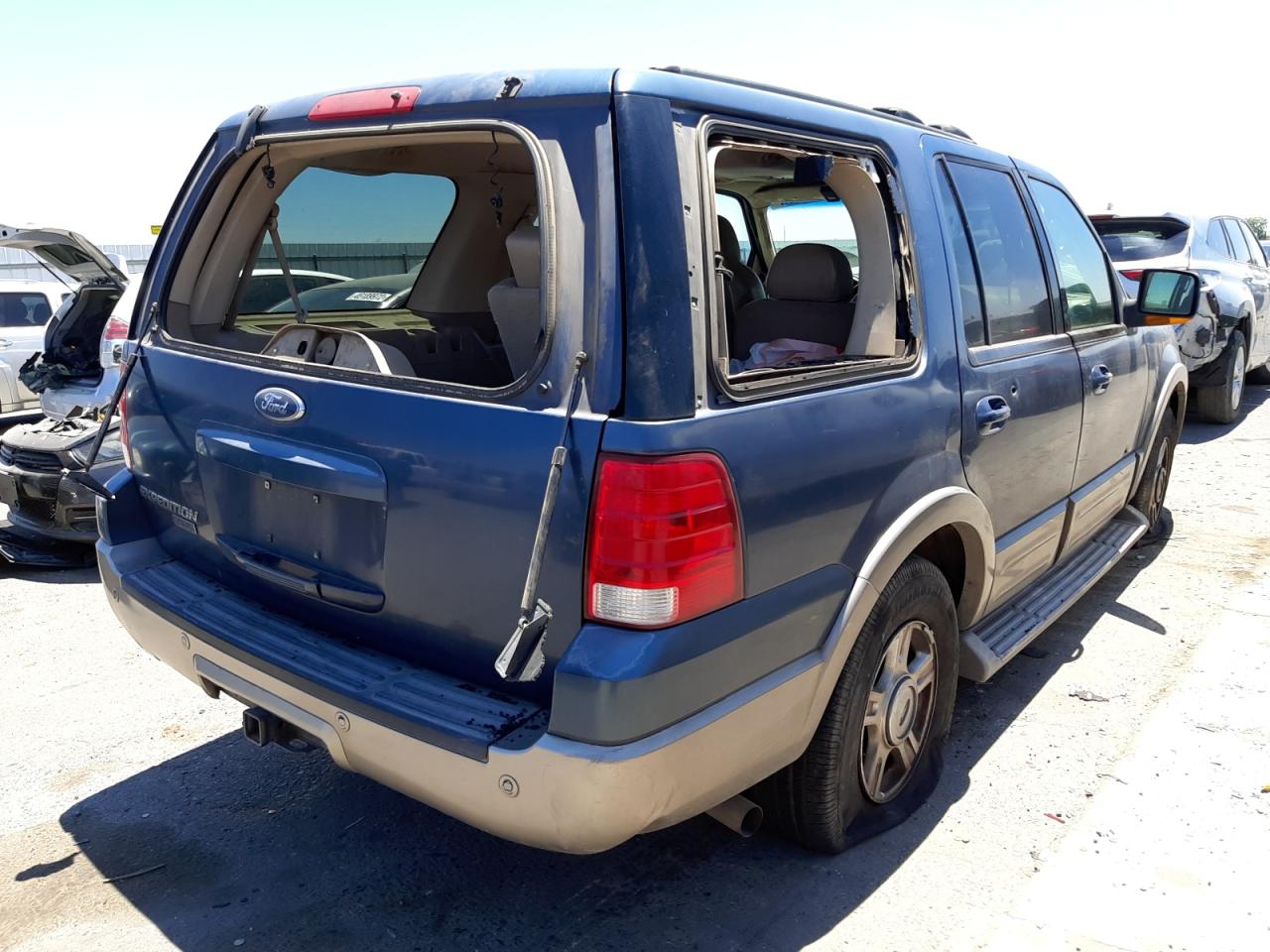 Photo 4 from auction – 2004 FORD EXPEDITION with VIN 1FMFU17L24LB67884