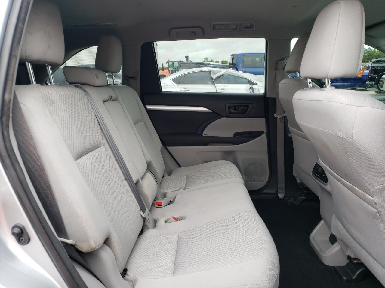 Фото 6 с аукциона – 2018 TOYOTA HIGHLANDER с VIN 5TDZARFH0JS033486