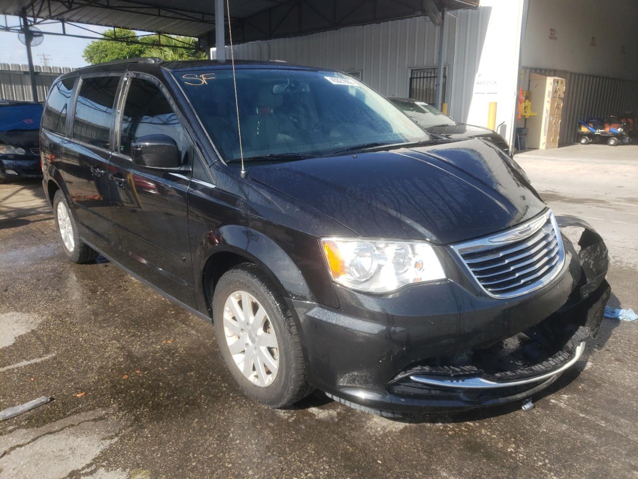 CHRYSLER TOWN & COU 2016 with VIN 2C4RC1AG2GR231921 - Photo from auction