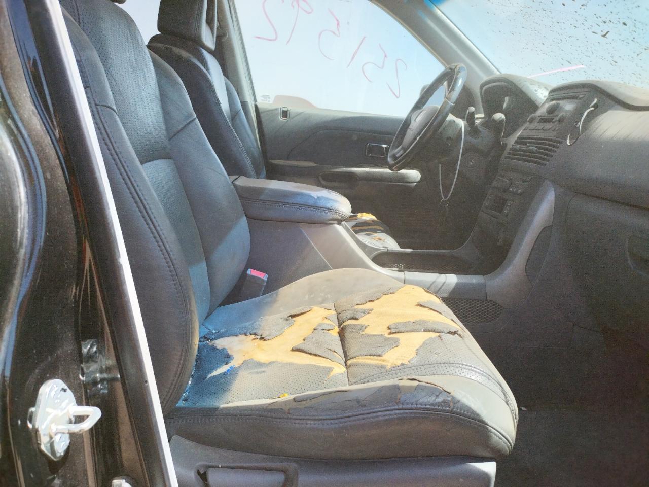 Photo 5 from auction – 2004 HONDA PILOT EXL with VIN 5FNYF185X4B000487