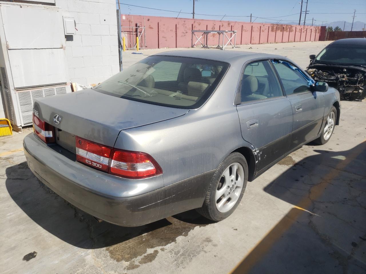 Photo 4 from auction – 2001 LEXUS ES 300 with VIN JT8BF28G910326707