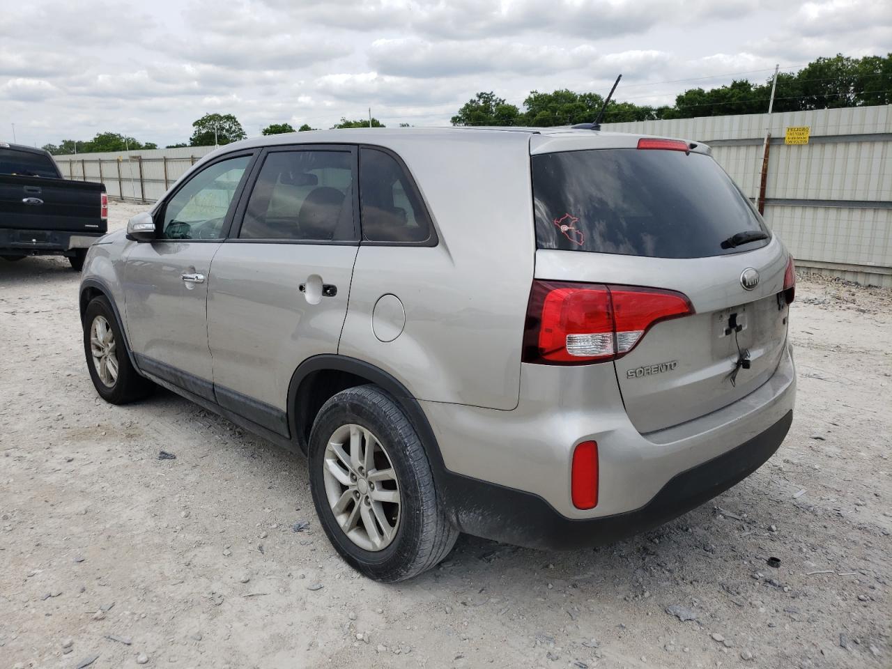 Photo 16 from auction – 2014 KIA SORENTO LX with VIN 5XYKT3A68EG477653