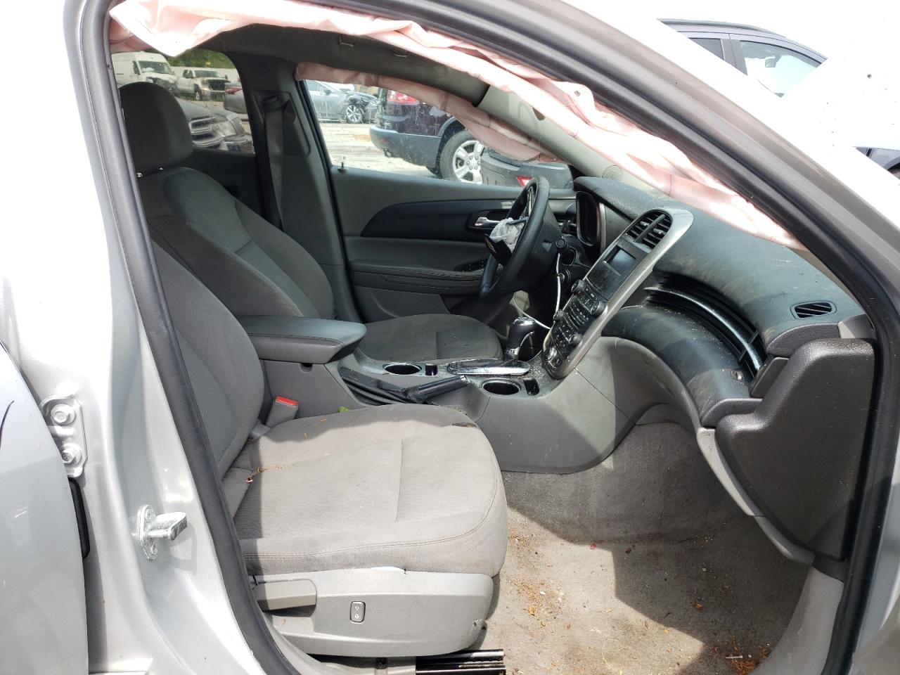 Photo 5 from auction – 2015 CHEVROLET MALIBU LS with VIN 1G11B5SL1FF218367