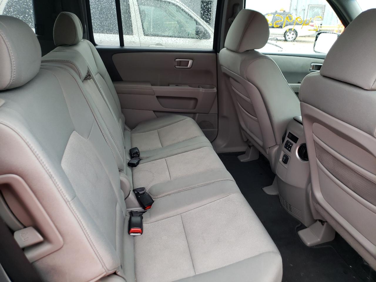 Photo 6 from auction – 2011 HONDA PILOT LX with VIN 5FNYF3H27BB007749