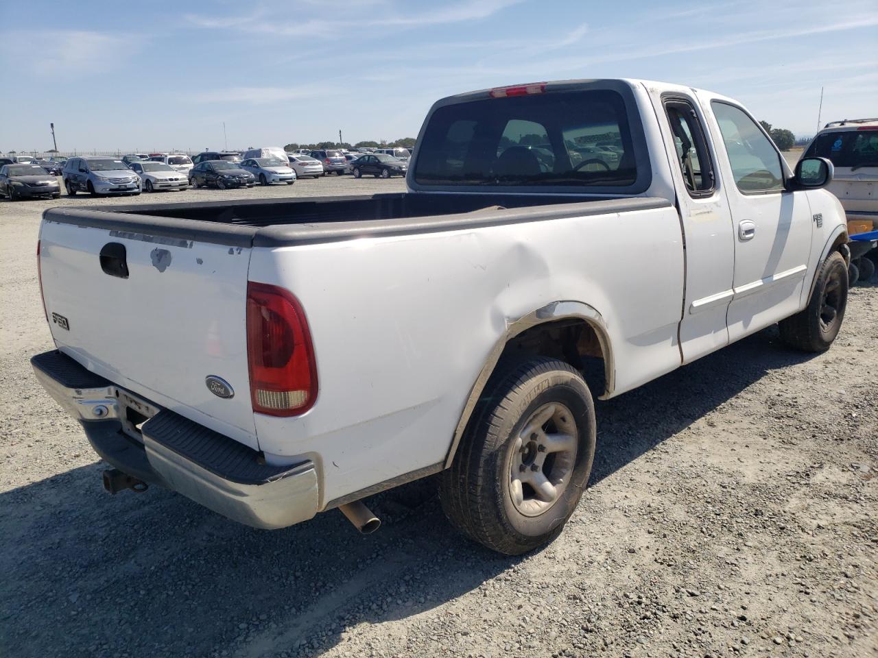Photo 4 from auction – 2000 FORD F150 with VIN 1FTRX17L5YKB11300