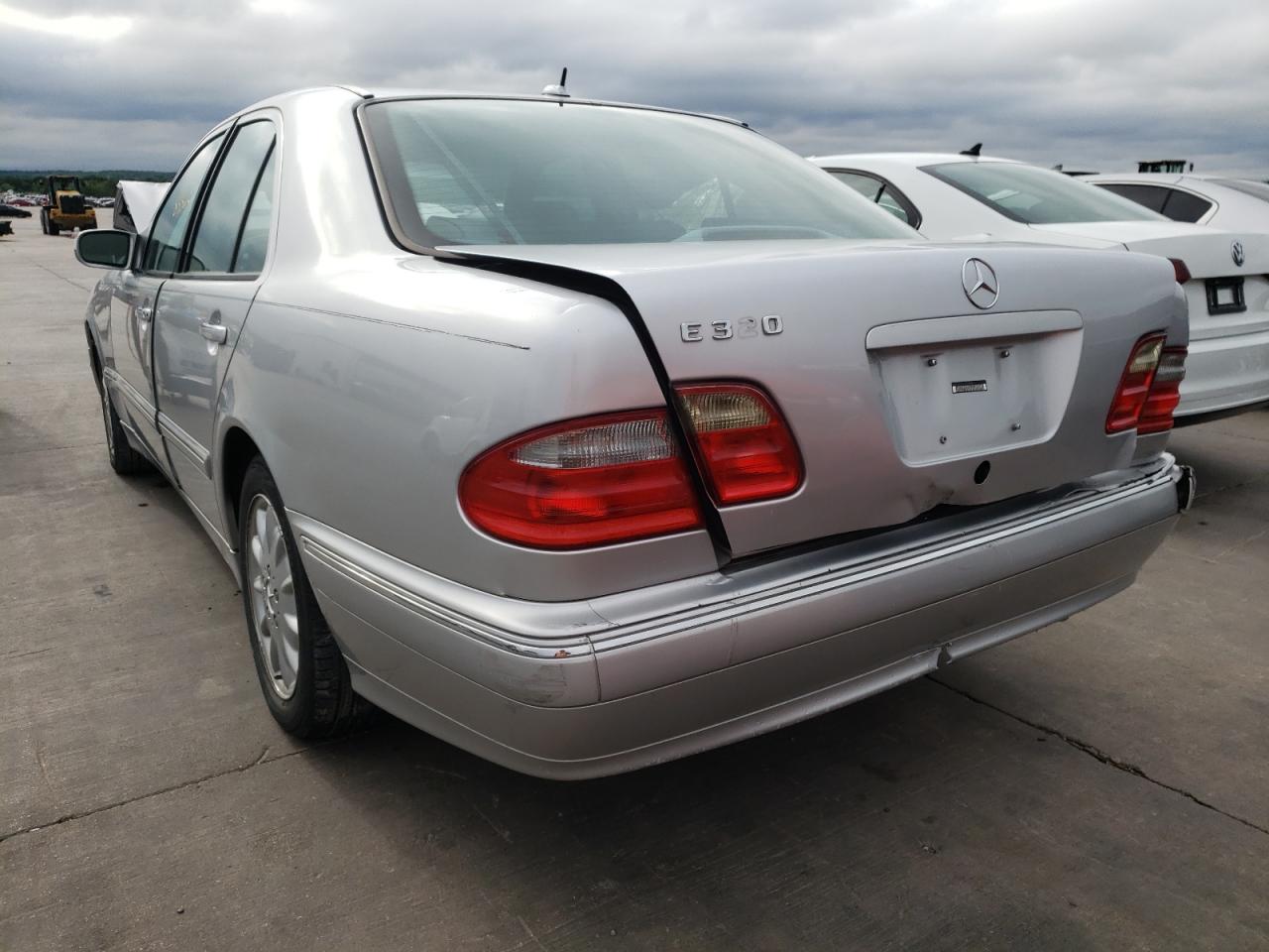 Photo 3 from auction – 2001 MERCEDES-BENZ E 320 with VIN WDBJF65J51B316442