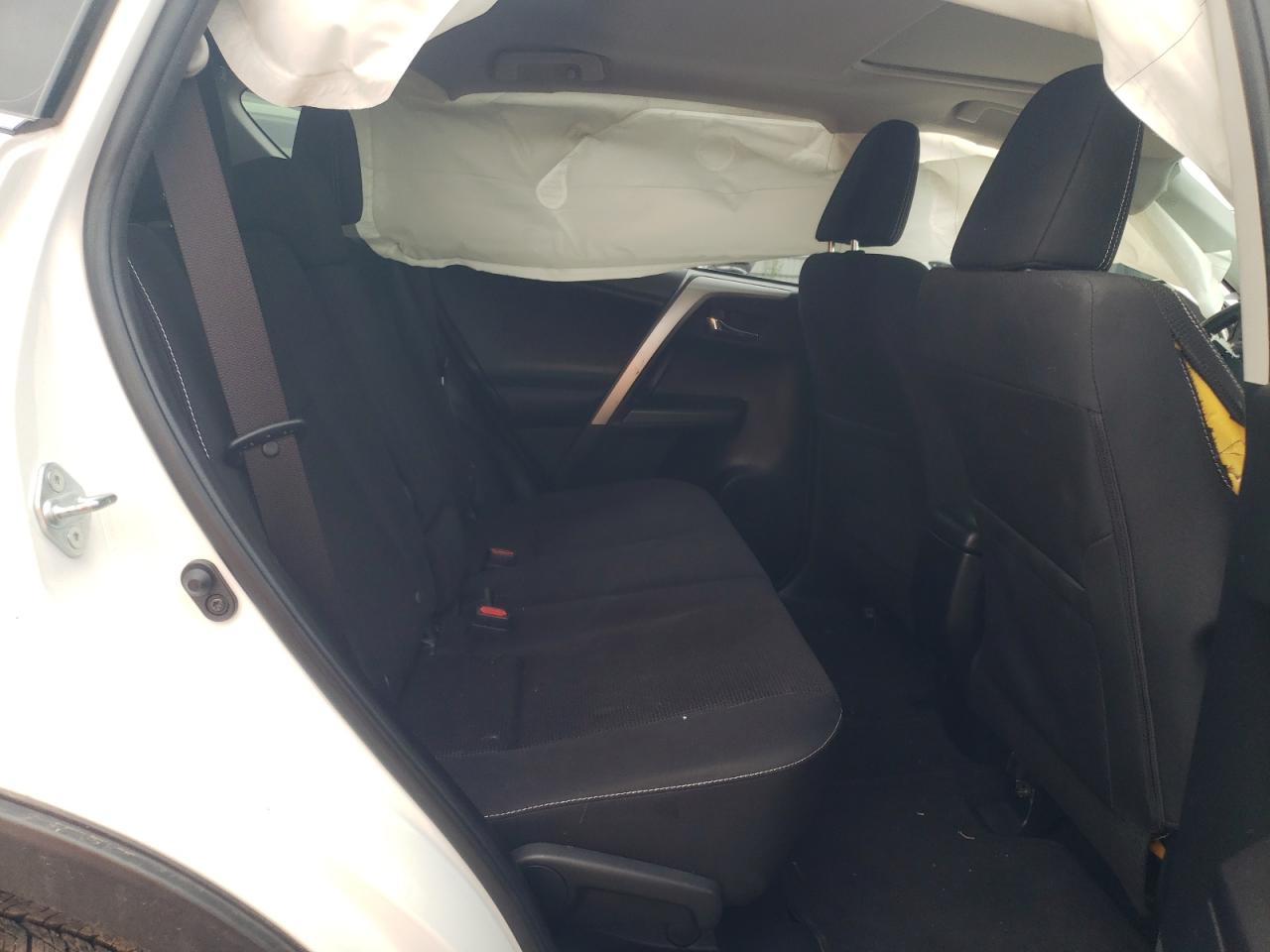 Photo 6 from auction – 2017 TOYOTA RAV4 XLE with VIN JTMWFREV2HD097885