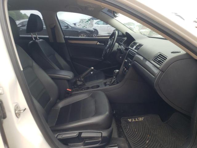 Photo 5 from auction – 2015 VOLKSWAGEN PASSAT S with VIN 1VWAT7A37FC096064