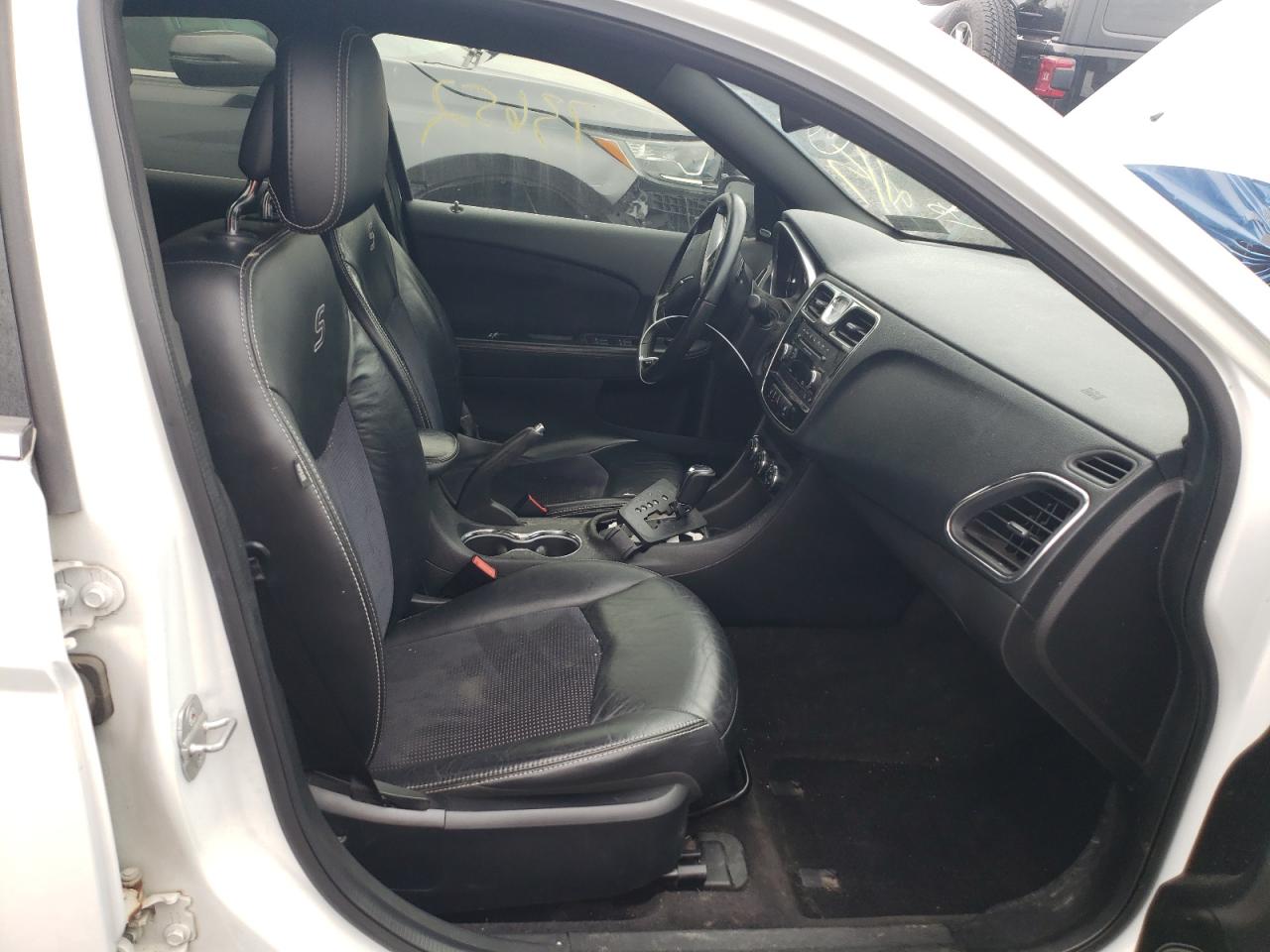 Photo 5 from auction – 2013 CHRYSLER 200 LIMITE with VIN 1C3CCBCG6DN575127