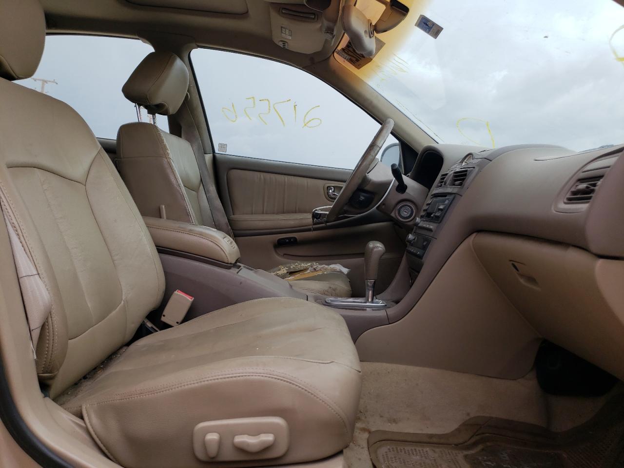 Photo 5 from auction – 2000 INFINITI I30 with VIN JNKCA31A7YT116632