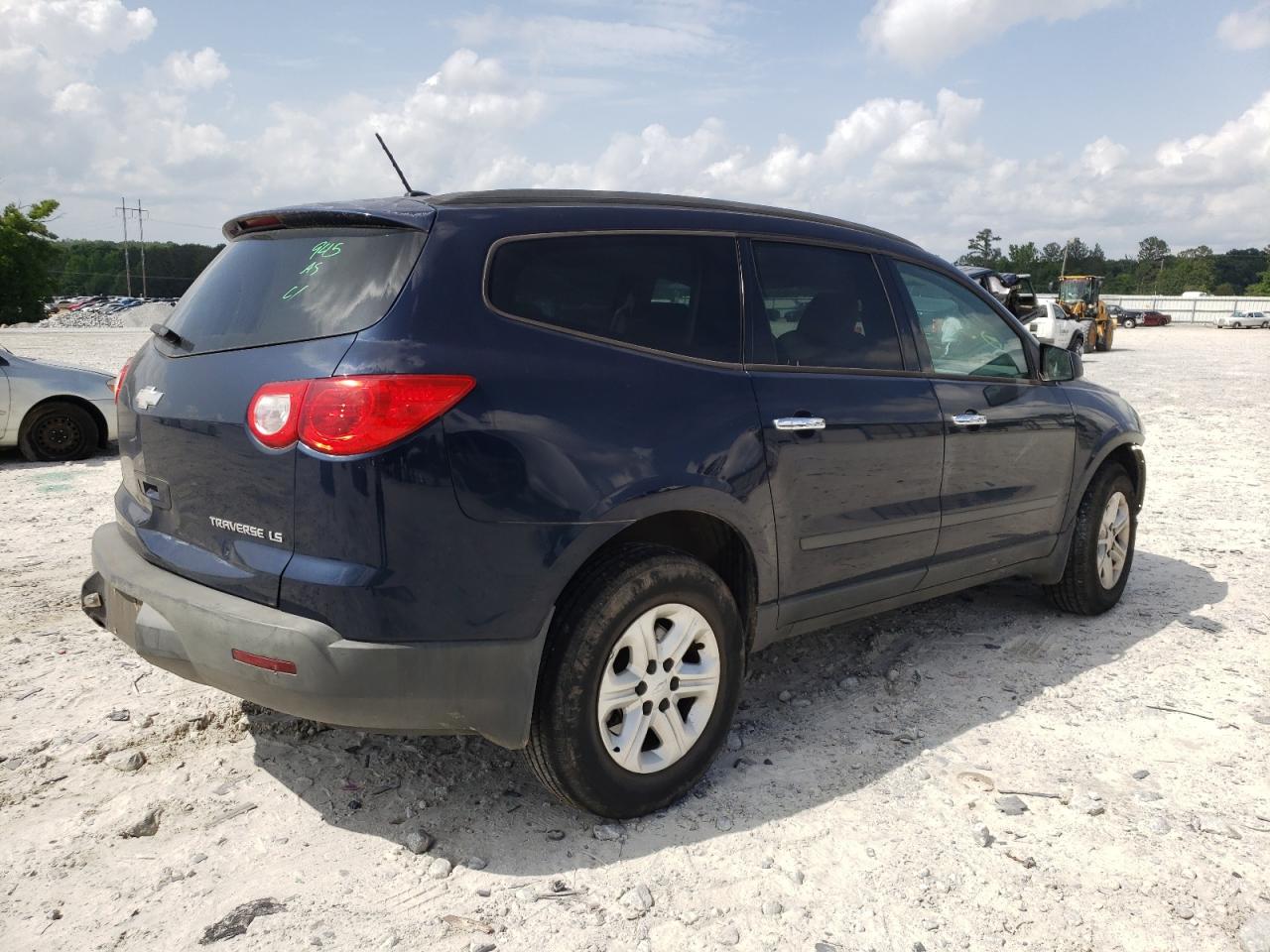 Photo 4 from auction – 2010 CHEVROLET TRAVERSE L with VIN 1GNLREED4AJ205920