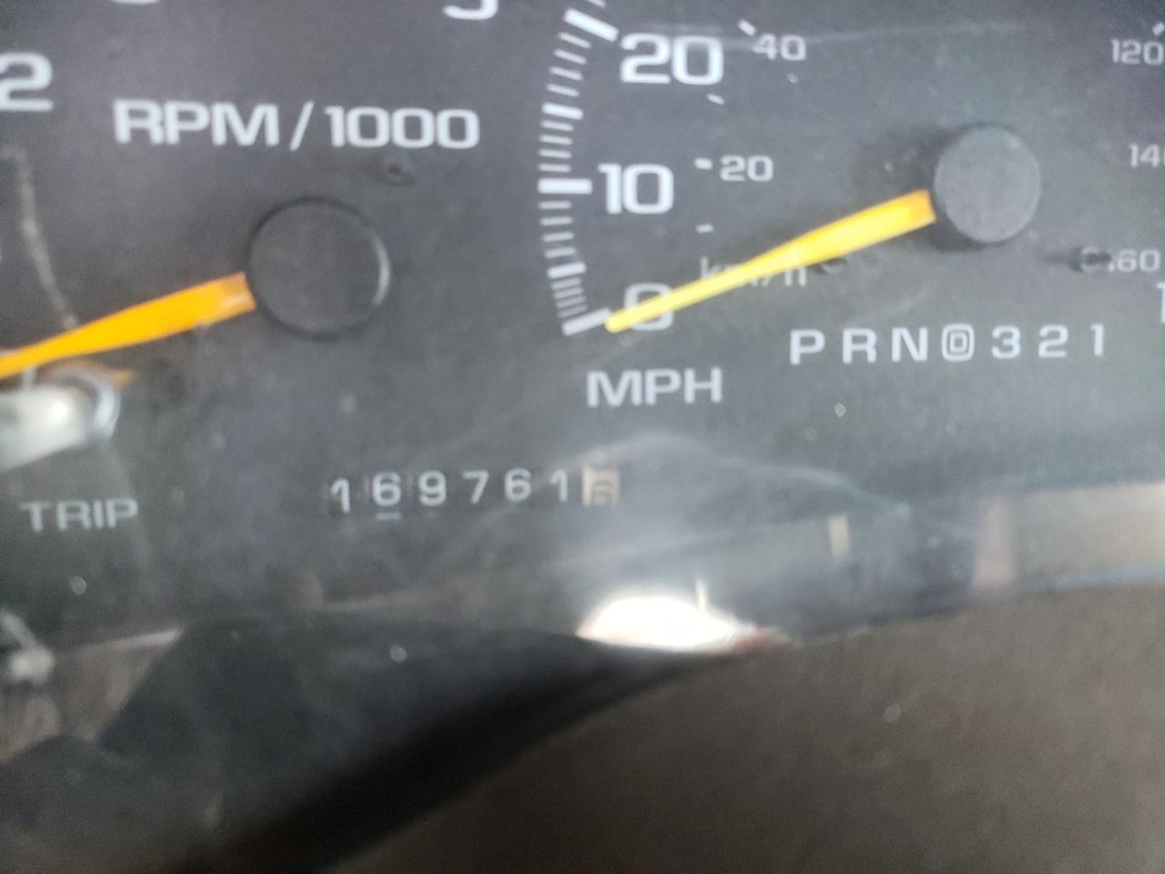 Photo 8 from auction – 1995 GMC SUBURBAN K with VIN 1GKFK16K6SJ768974